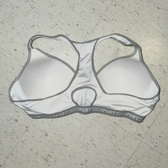🏷 [30% 2+] White Sports Bra - Picture 2 of 4